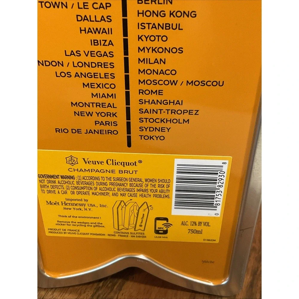 Limited Edition VEUVE CLICQUOT Destination ROME Arrow Presentation Box Tin Empty